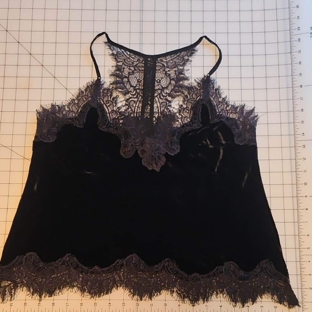 Elegant Black Lace Trim Camisole - Picture 7 of 9